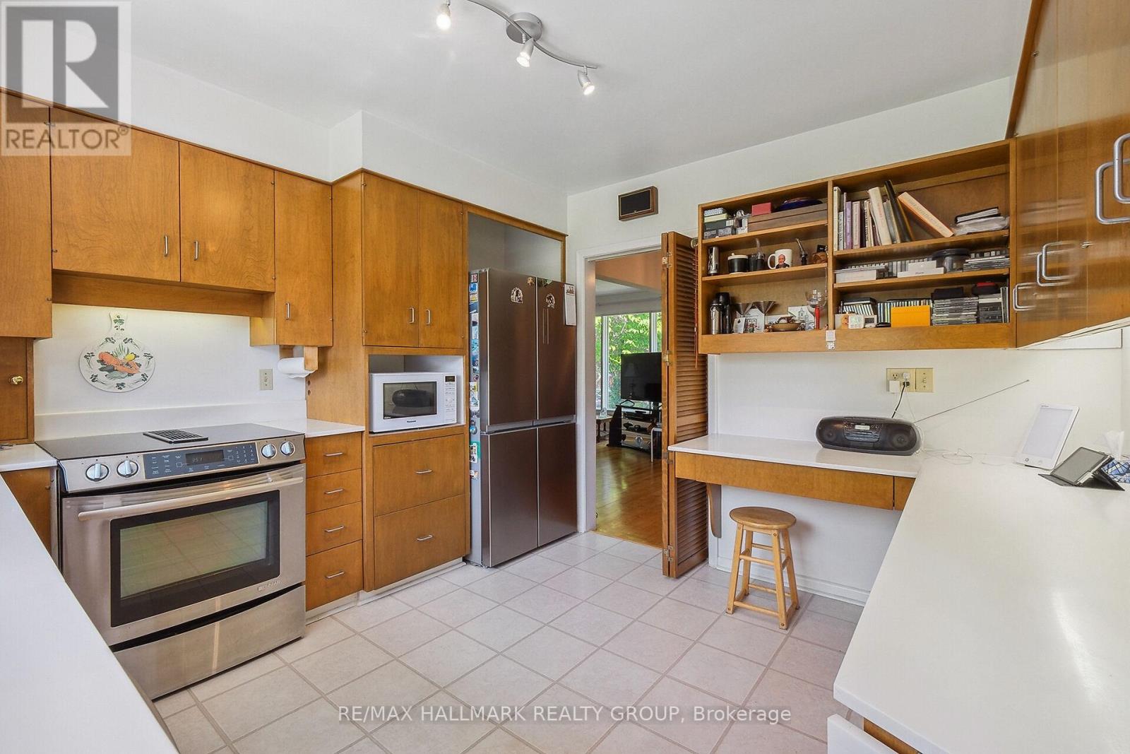 2042 Dorval Avenue, Ottawa, Ontario  K1G 2N8 - Photo 11 - X12199643