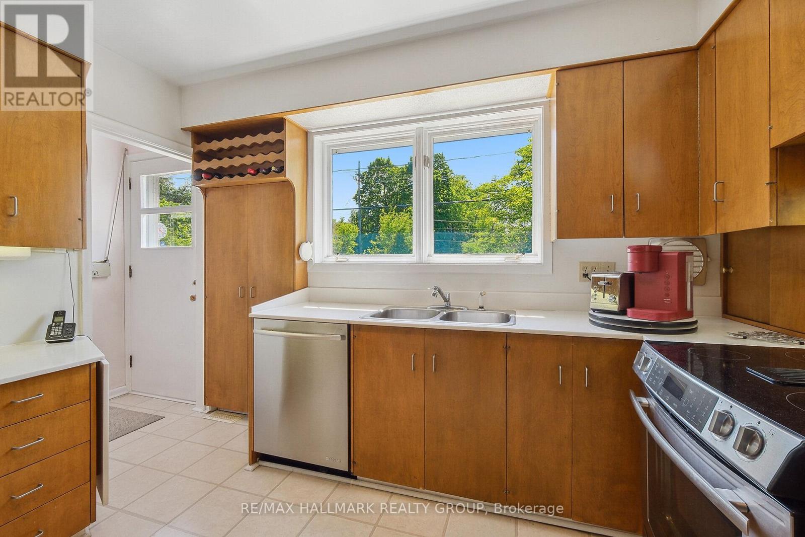 2042 Dorval Avenue, Ottawa, Ontario  K1G 2N8 - Photo 15 - X12199643