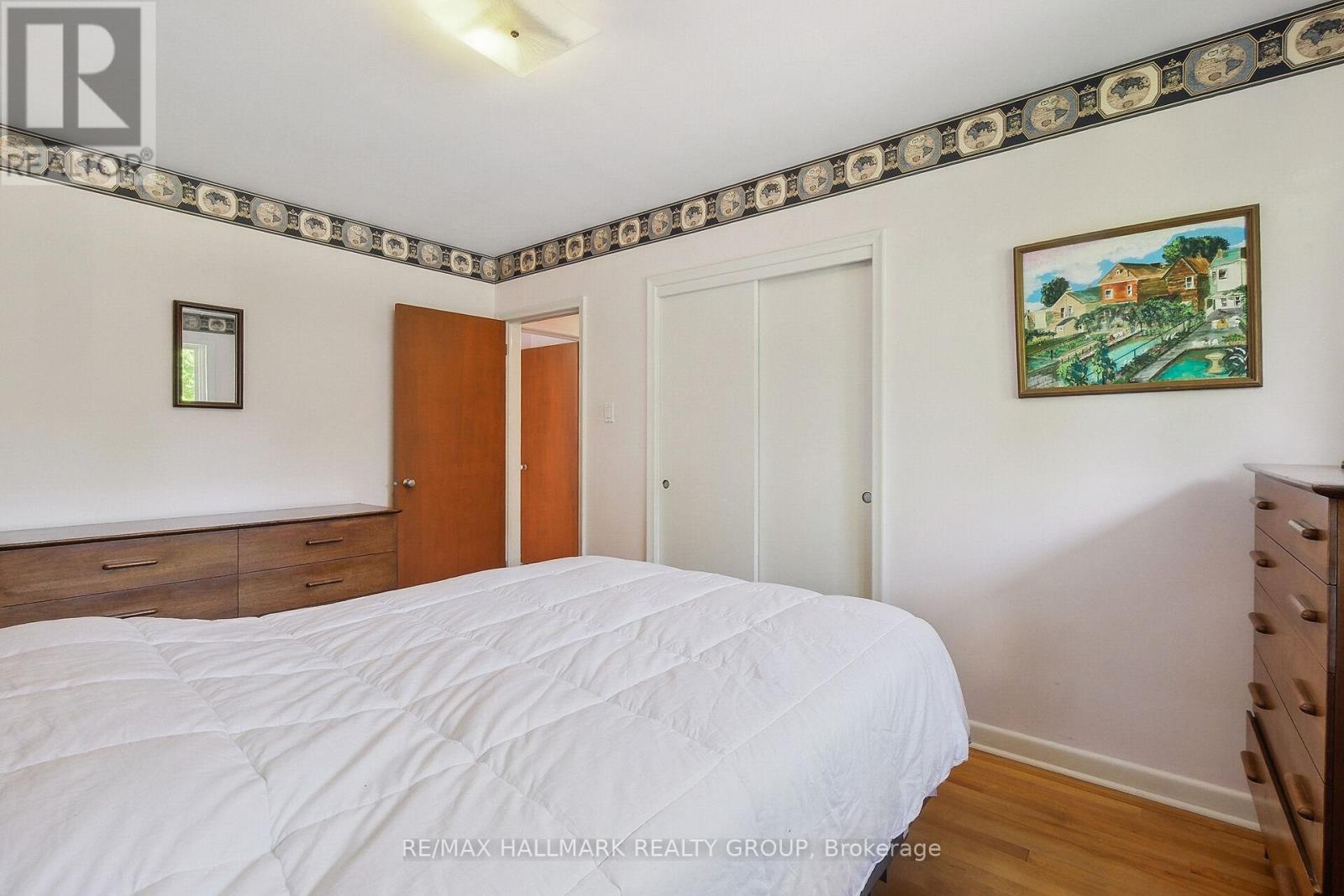 2042 Dorval Avenue, Ottawa, Ontario  K1G 2N8 - Photo 17 - X12199643