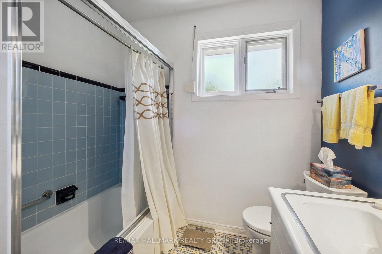 2042 Dorval Avenue, Ottawa, Ontario  K1G 2N8 - Photo 22 - X12199643
