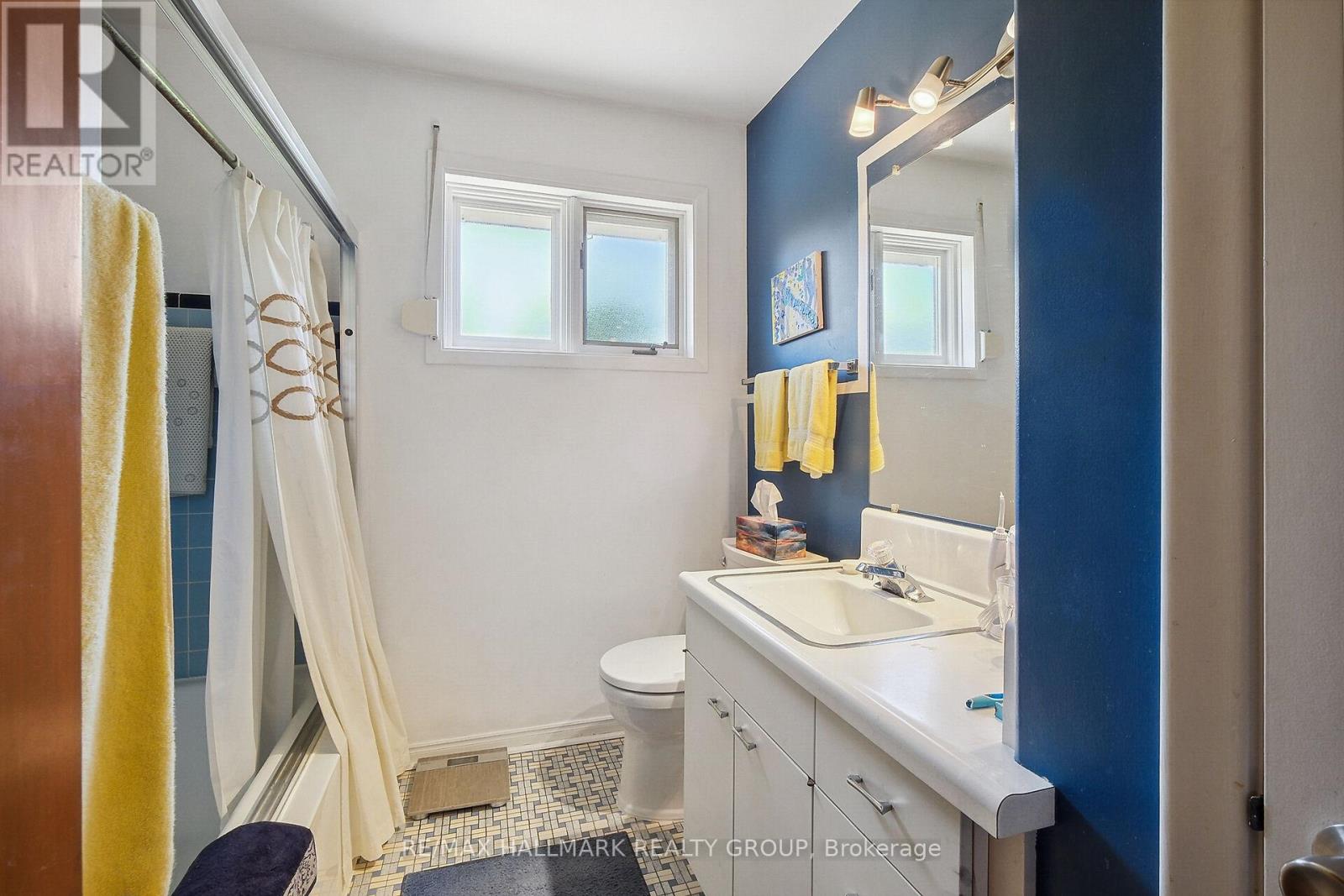 2042 Dorval Avenue, Ottawa, Ontario  K1G 2N8 - Photo 23 - X12199643