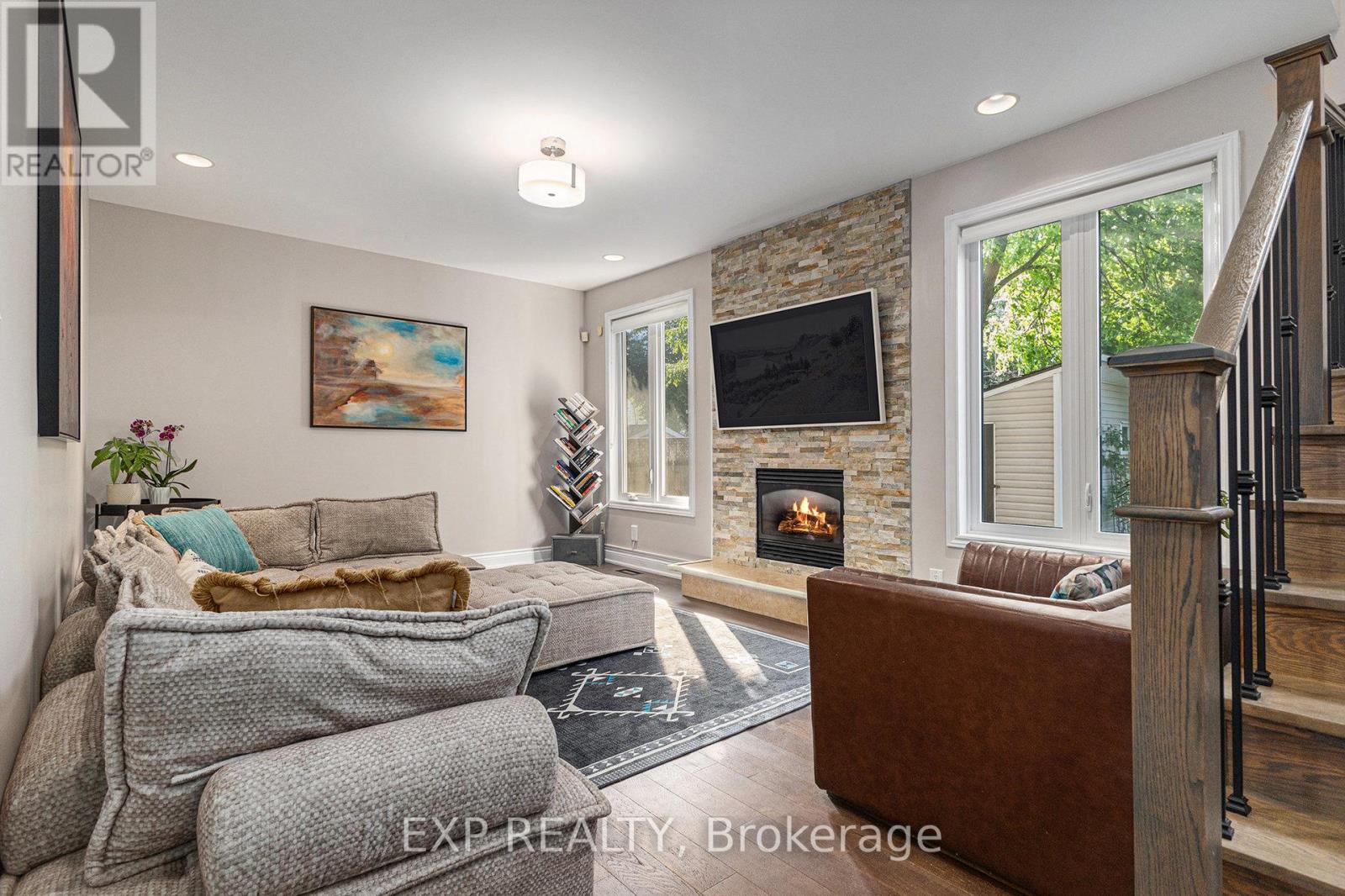 324 Stoneway Drive, Ottawa, Ontario  K2G 6G8 - Photo 4 - X12200527