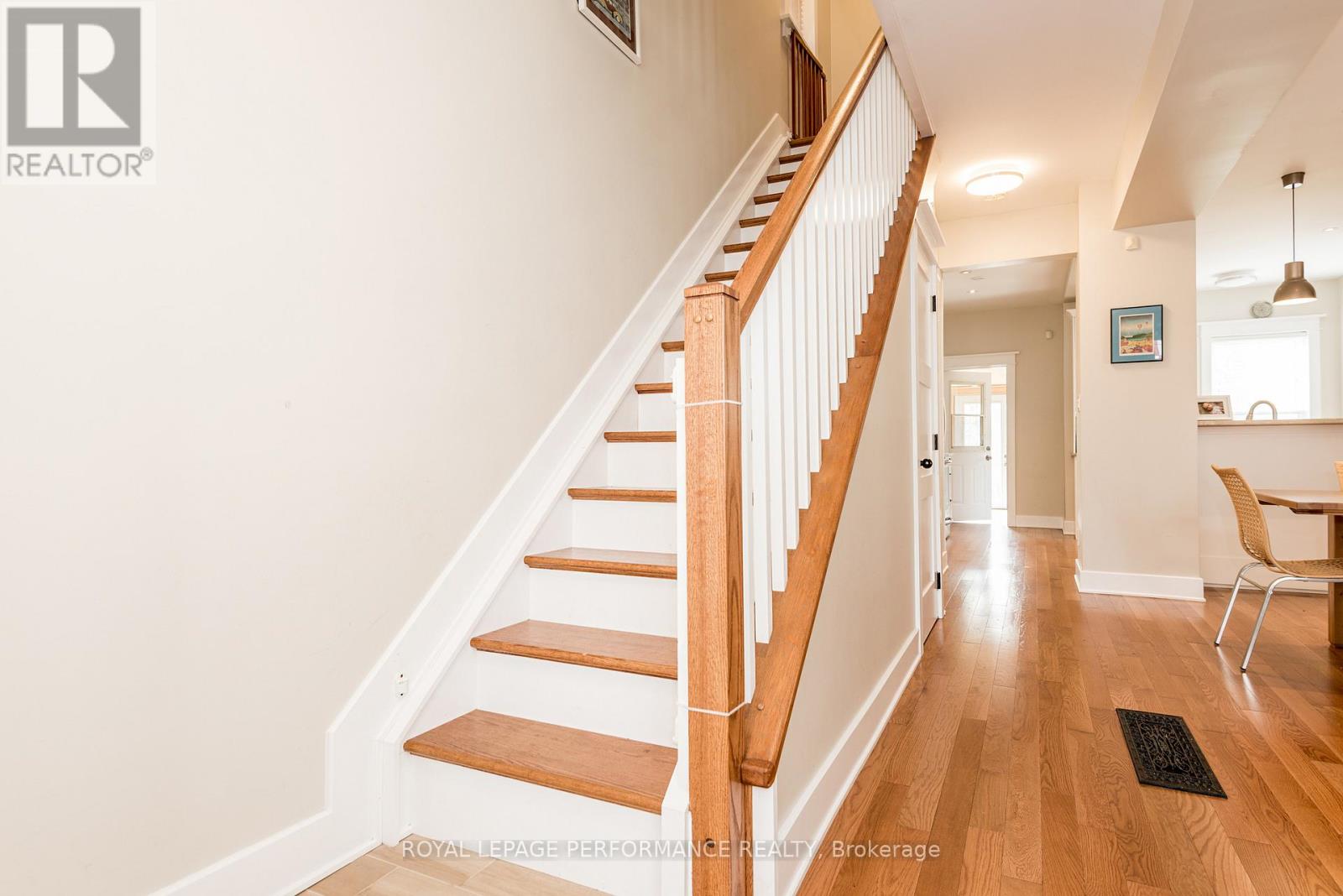 88 Third Avenue, Ottawa, Ontario  K1S 2J8 - Photo 10 - X12200572