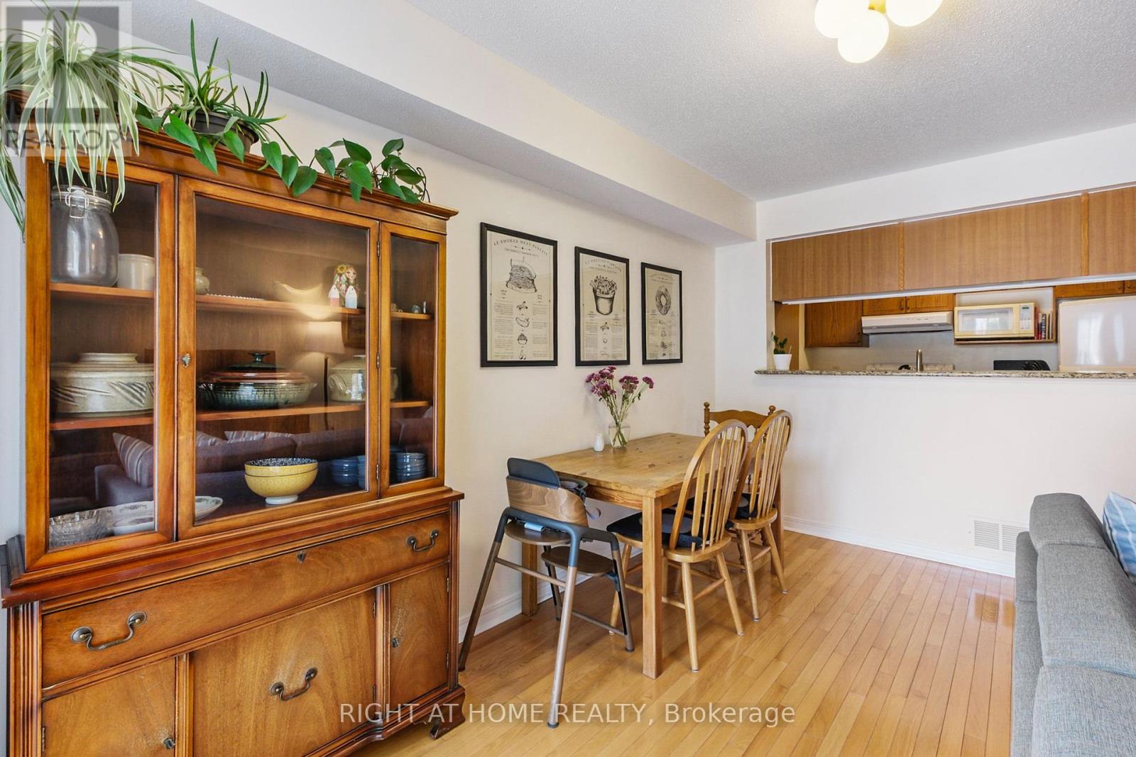 98 Corsica Private, Ottawa, Ontario  K1G 5Y1 - Photo 15 - X12200576