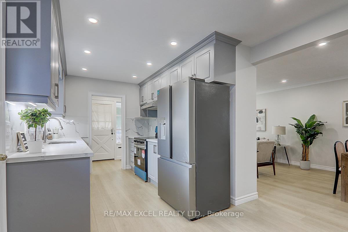 121 Amberjack Boulevard, Toronto, Ontario  M1H 2J6 - Photo 15 - E12200440