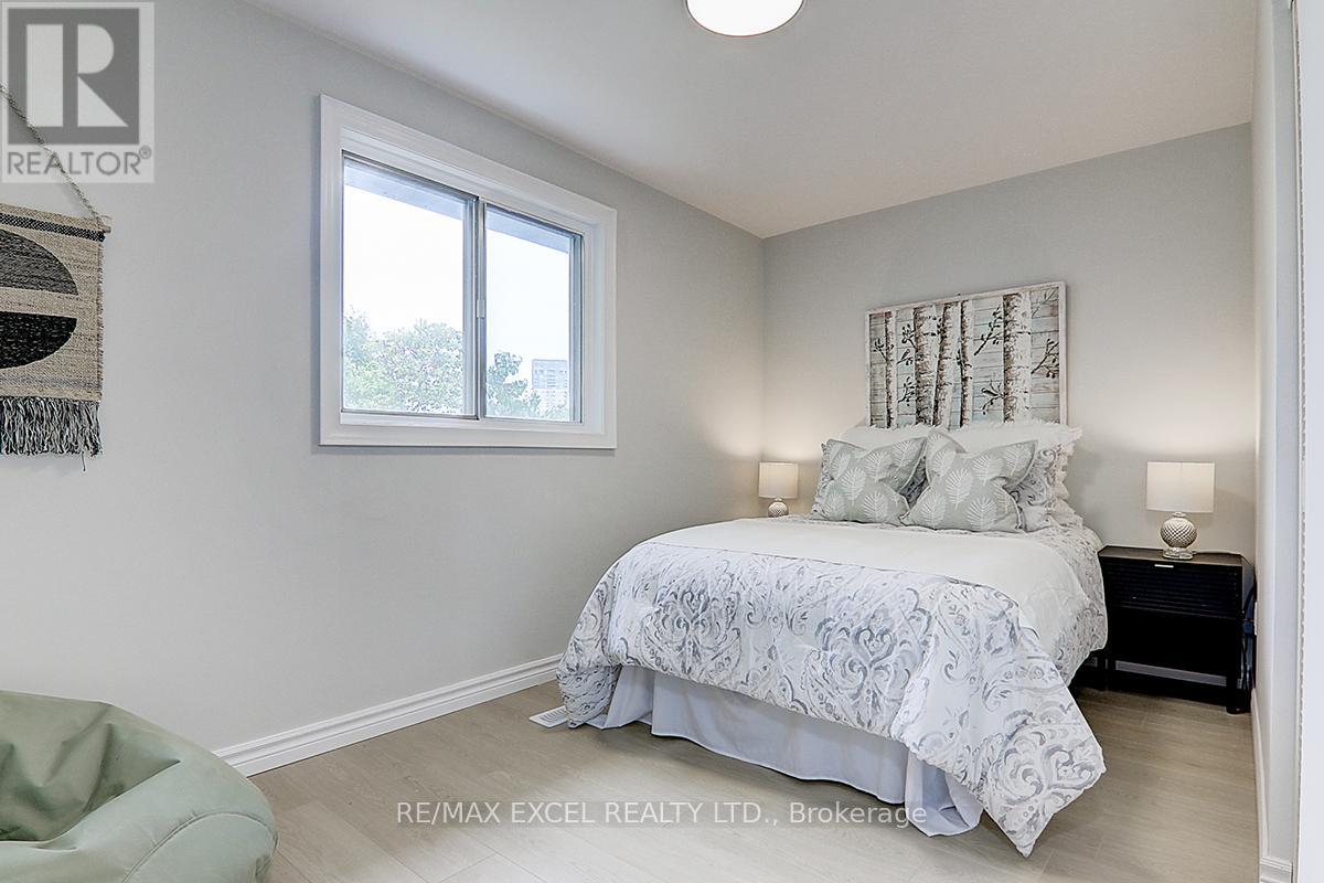 121 Amberjack Boulevard, Toronto, Ontario  M1H 2J6 - Photo 22 - E12200440