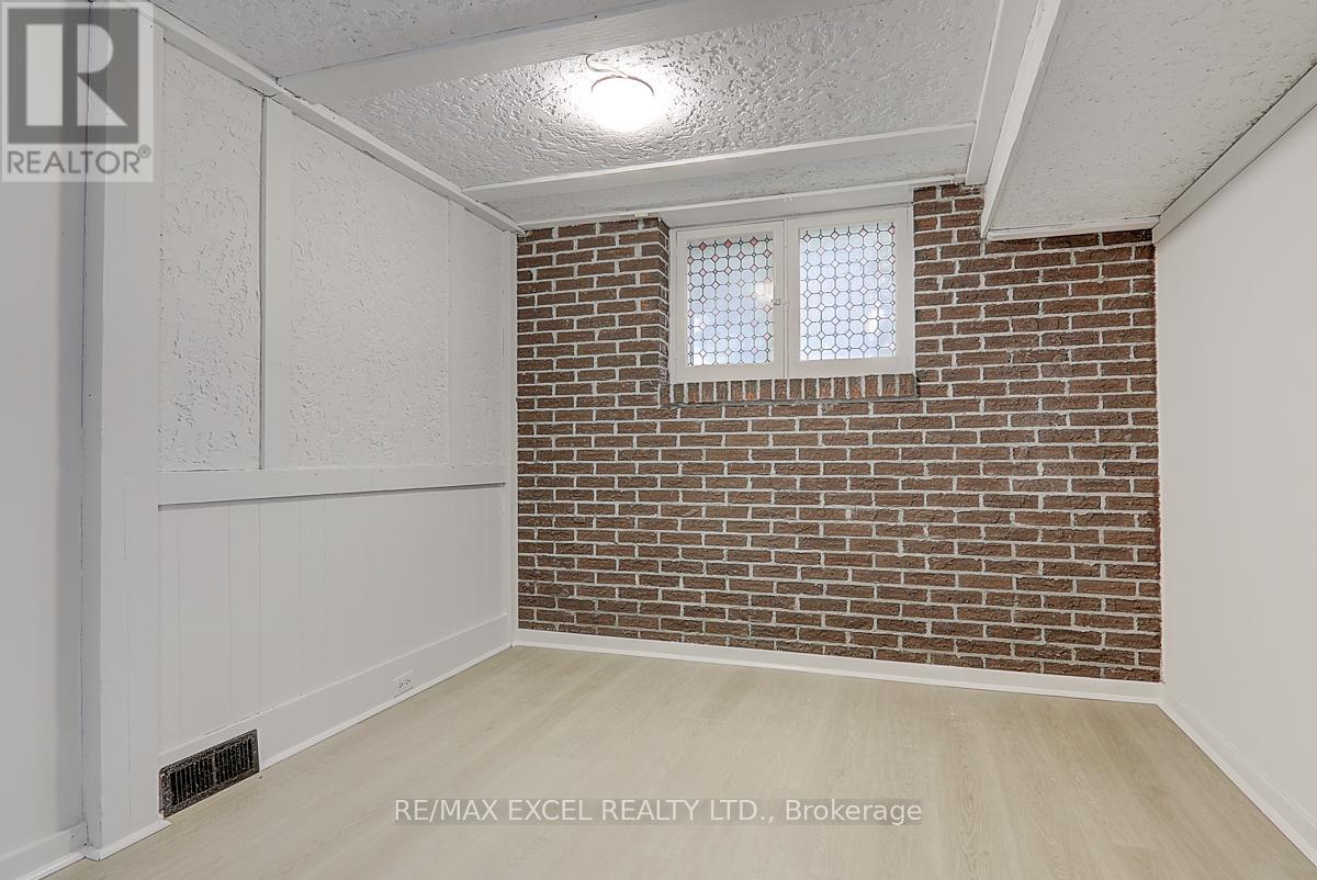 121 Amberjack Boulevard, Toronto, Ontario  M1H 2J6 - Photo 33 - E12200440