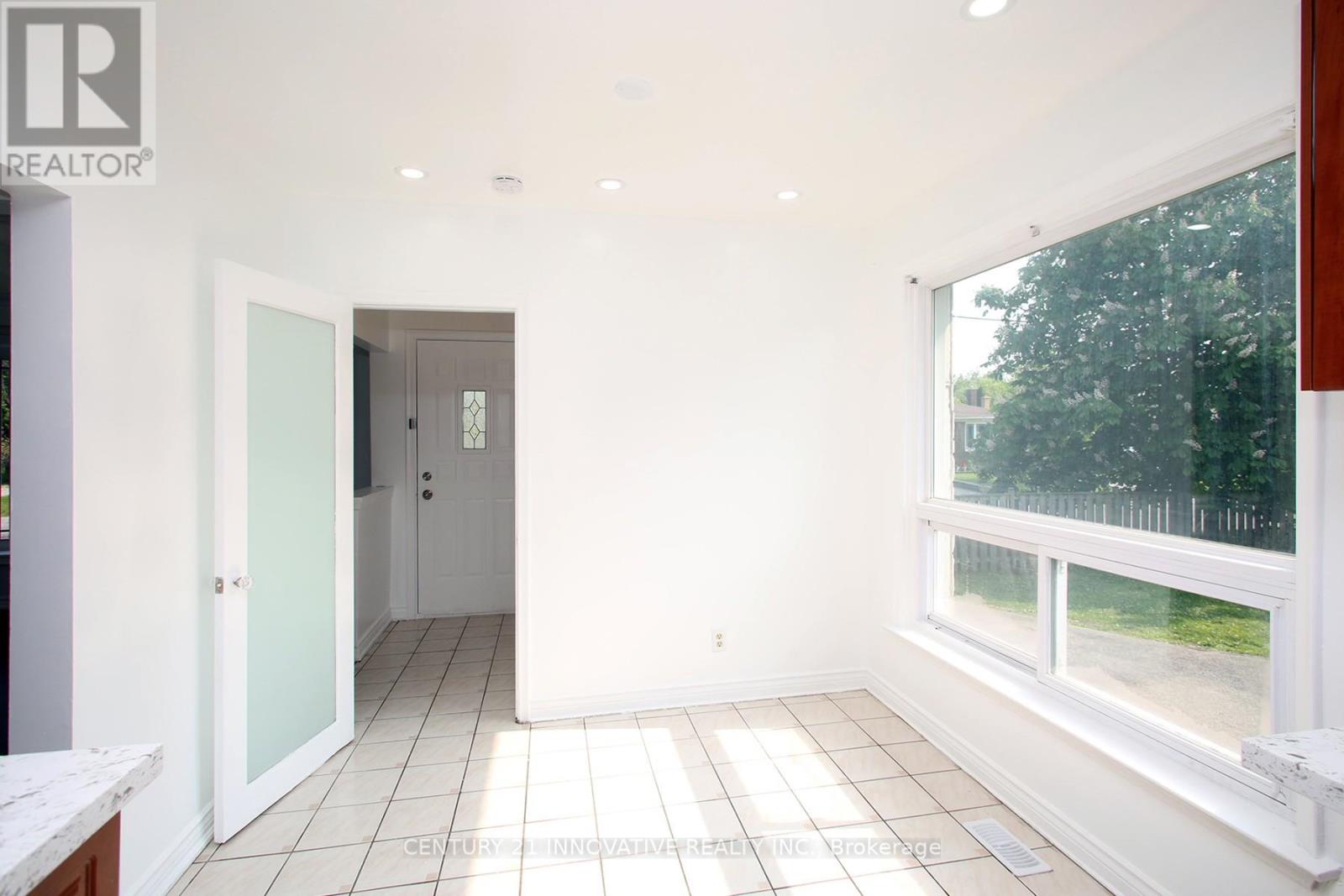 12 Blanche Avenue, Toronto (Clairlea-Birchmount), Ontario  M1K 1C5 - Photo 7 - E12200528