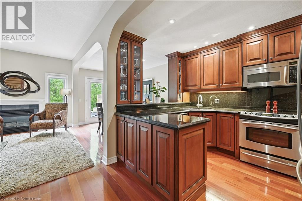 2166 Headon Road Unit# 10, Burlington, Ontario  L7M 3W7 - Photo 3 - 40737914