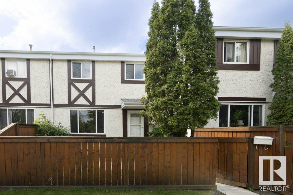 Property at 102 PRIMROSE GARDENS GD NW image 2