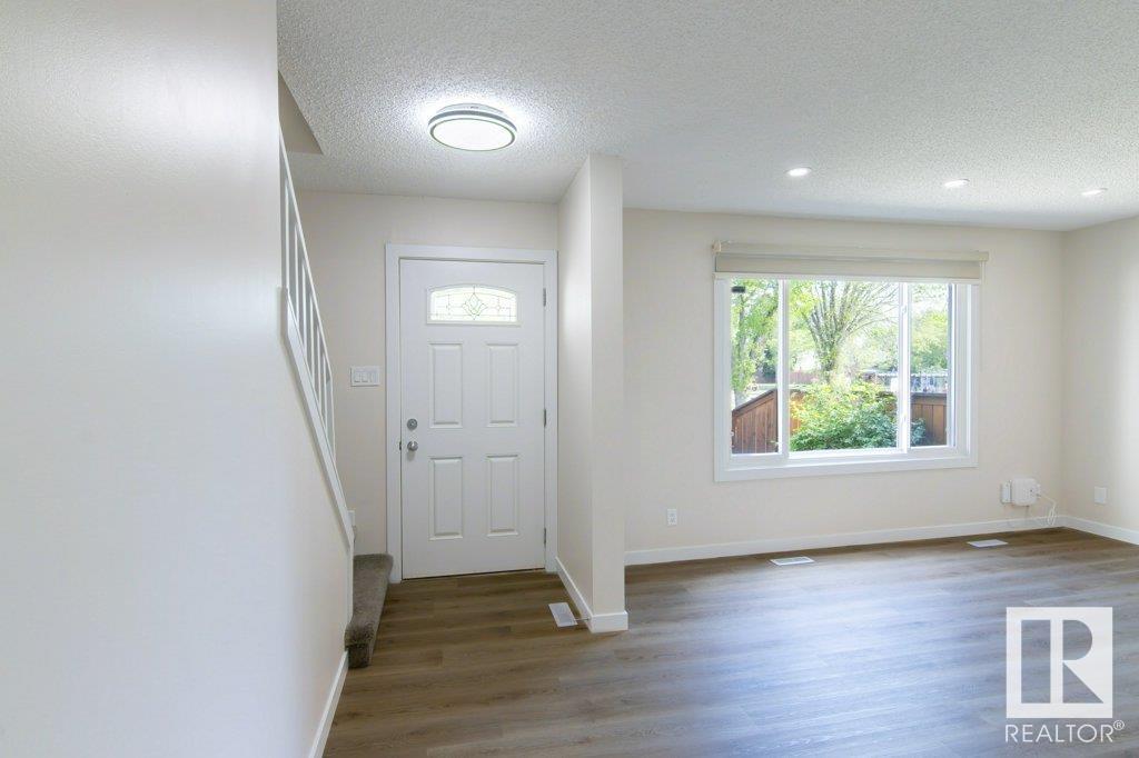 Property at 102 PRIMROSE GARDENS GD NW image 3