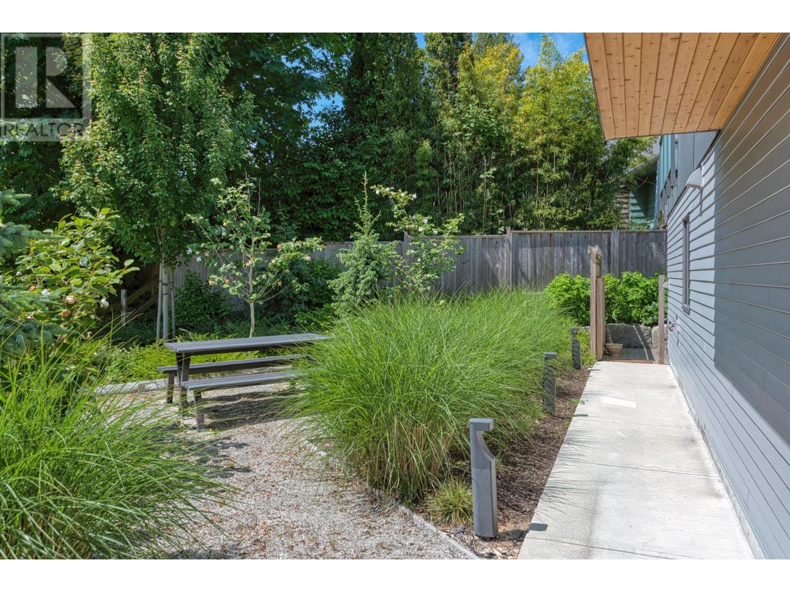 110 736 Gibsons Way, Gibsons, British Columbia  V0N 1V9 - Photo 37 - R2969054