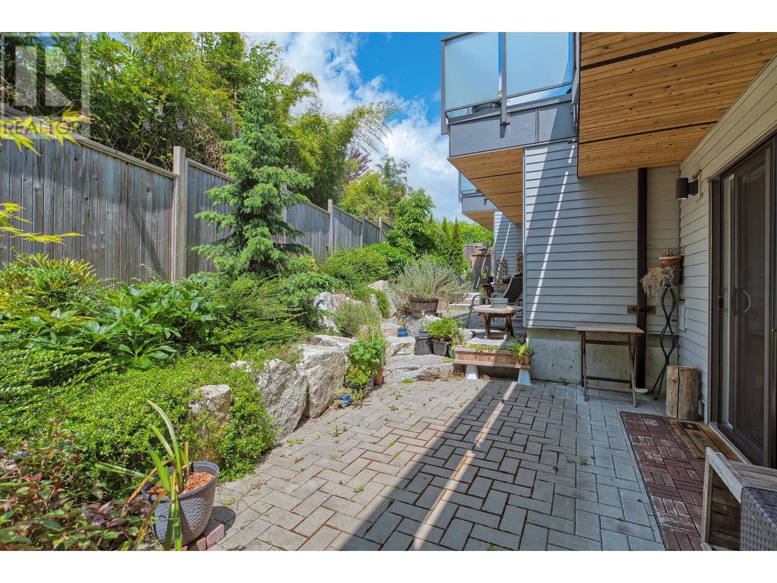 110 736 Gibsons Way, Gibsons, British Columbia  V0N 1V9 - Photo 5 - R2969054