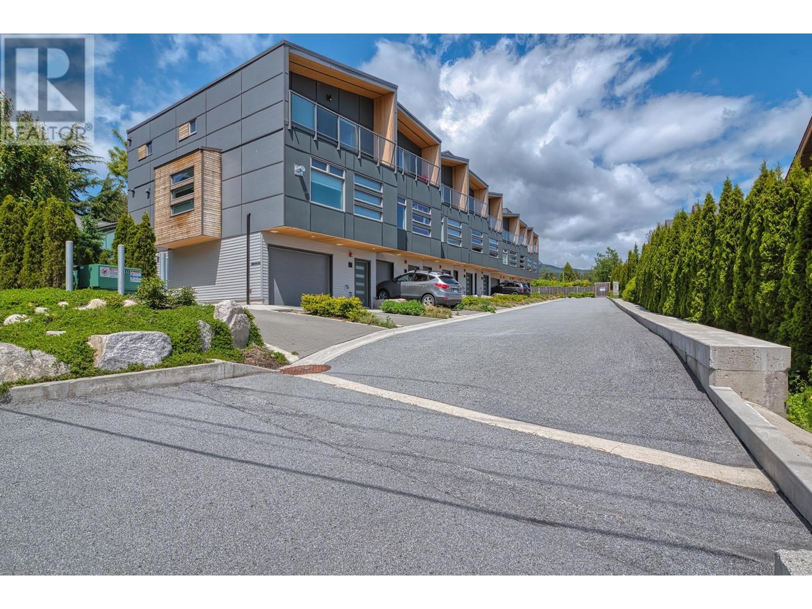 110 736 Gibsons Way, Gibsons, British Columbia  V0N 1V9 - Photo 2 - R2969054