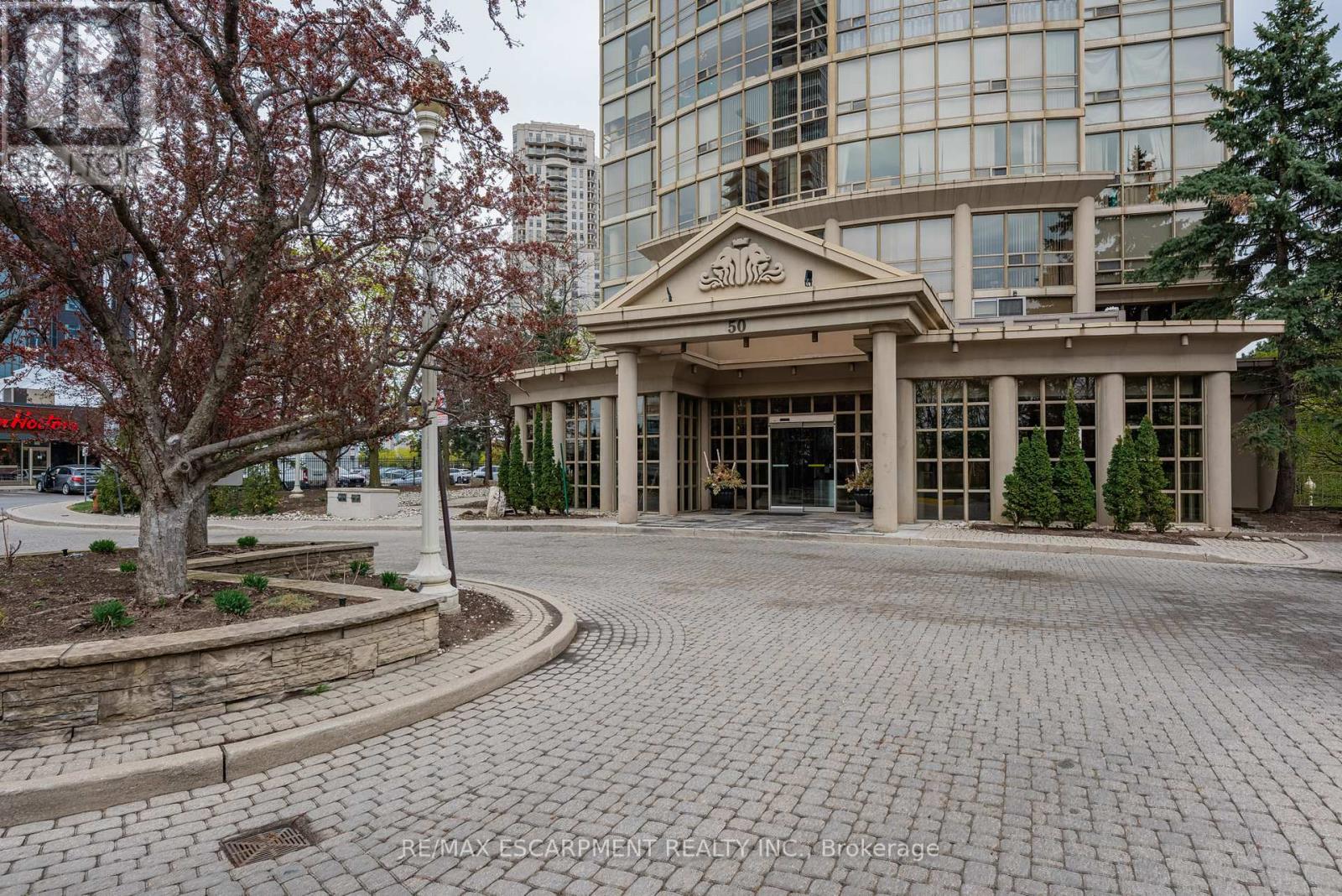 1002 - 50 Eglinton Avenue W, Mississauga, Ontario  L5R 3P5 - Photo 2 - W12179797