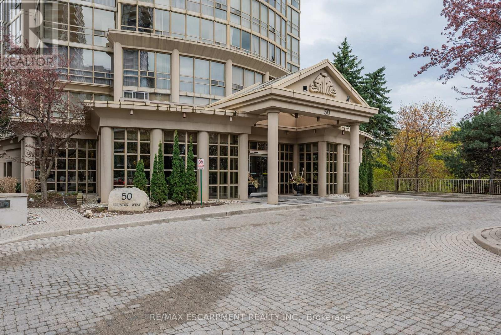 1002 - 50 Eglinton Avenue W, Mississauga, Ontario  L5R 3P5 - Photo 3 - W12179797