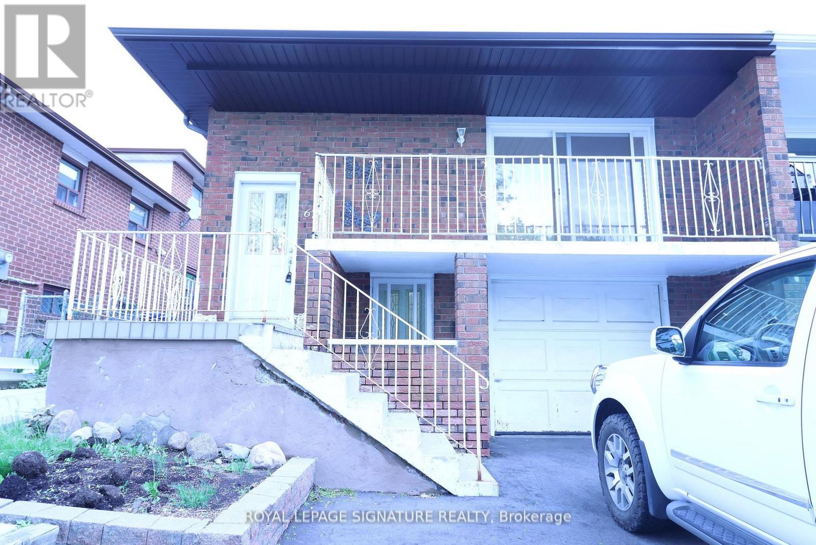 67 Major Oaks Drive, Brampton, Ontario  L6V 3K1 - Photo 2 - W12200429