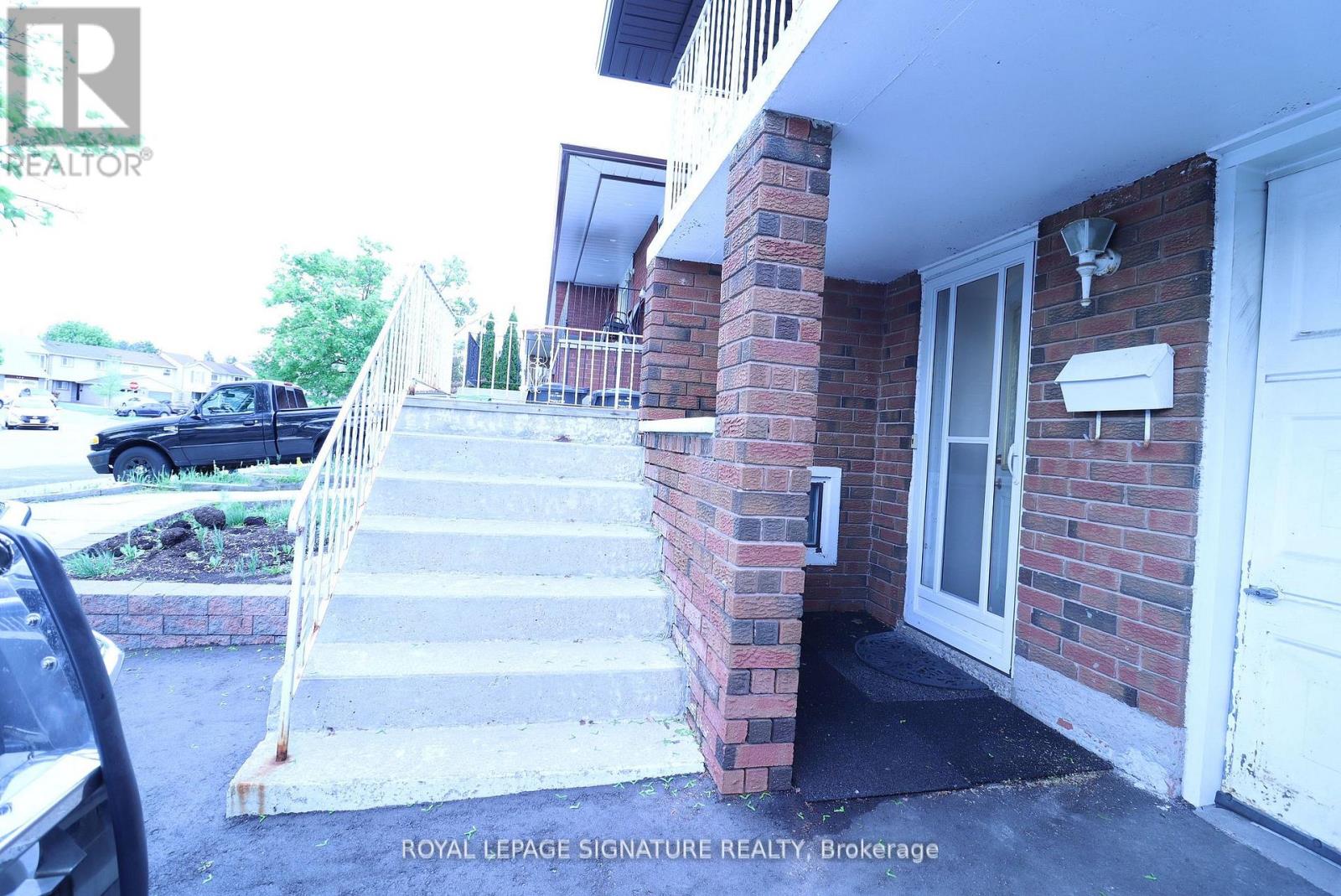 67 Major Oaks Drive, Brampton, Ontario  L6V 3K1 - Photo 3 - W12200429
