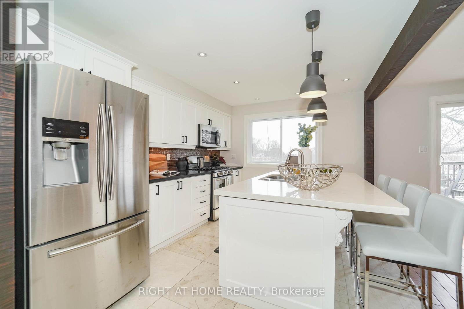 2396 Homelands Drive, Mississauga, Ontario  L5K 1H2 - Photo 15 - W12200443