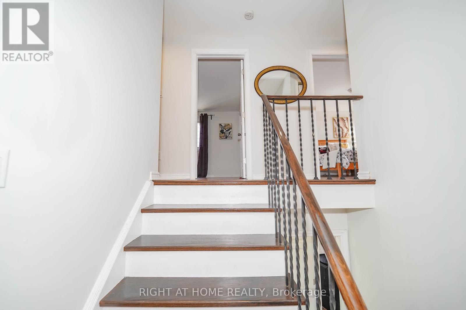 2396 Homelands Drive, Mississauga, Ontario  L5K 1H2 - Photo 19 - W12200443