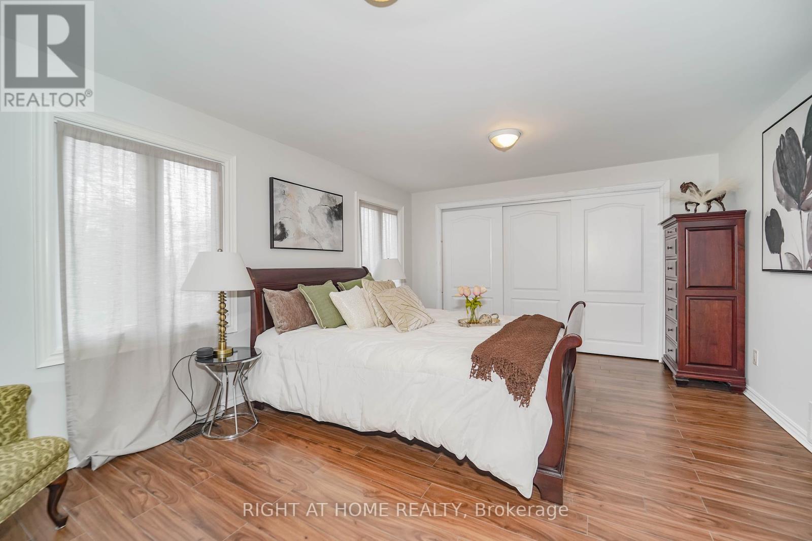 2396 Homelands Drive, Mississauga, Ontario  L5K 1H2 - Photo 21 - W12200443