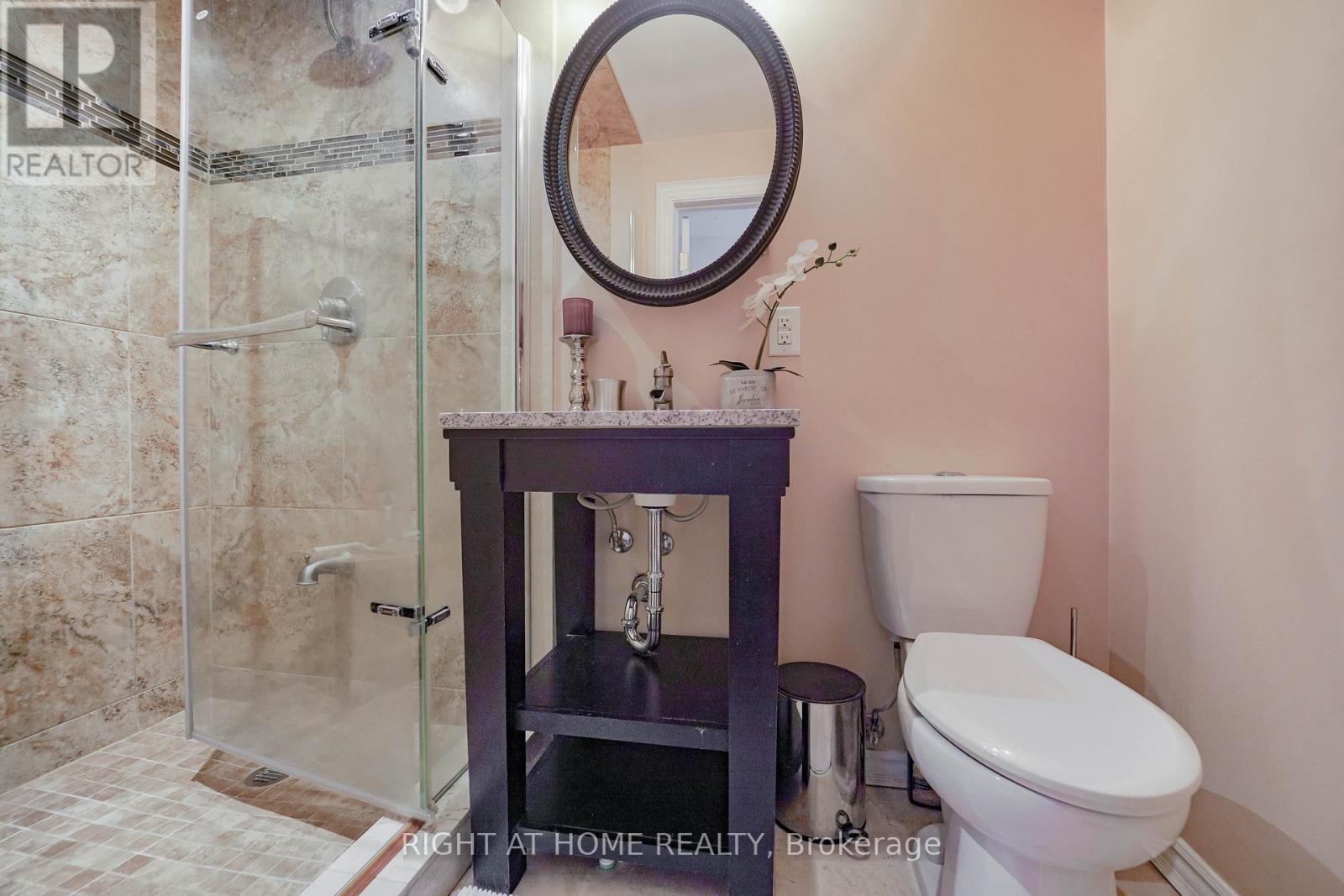 2396 Homelands Drive, Mississauga, Ontario  L5K 1H2 - Photo 23 - W12200443