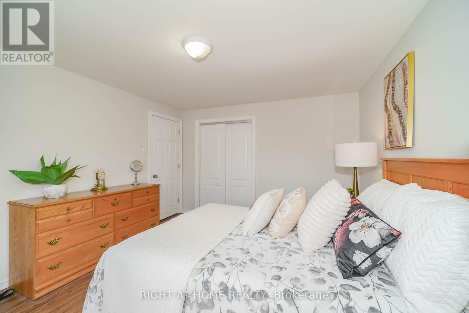 2396 Homelands Drive, Mississauga, Ontario  L5K 1H2 - Photo 28 - W12200443