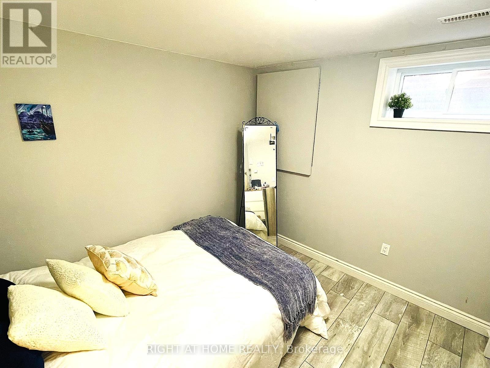 2396 Homelands Drive, Mississauga, Ontario  L5K 1H2 - Photo 43 - W12200443