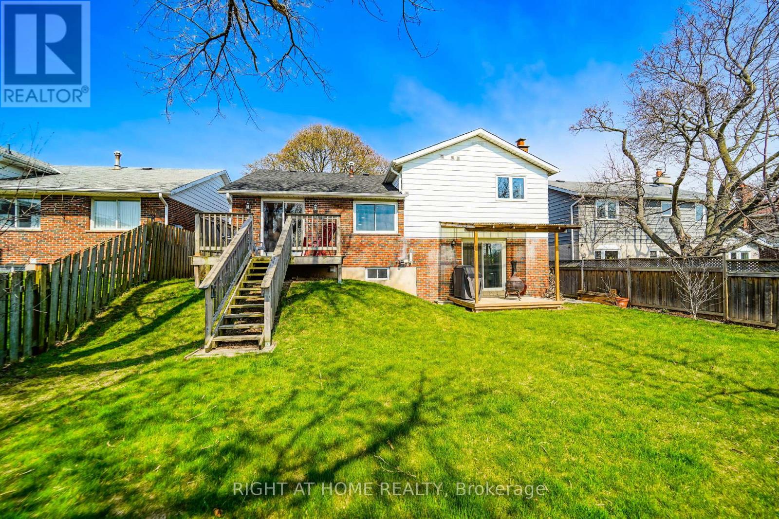 2396 Homelands Drive, Mississauga (Sheridan), Ontario  L5K 1H2 - Photo 44 - W12200443