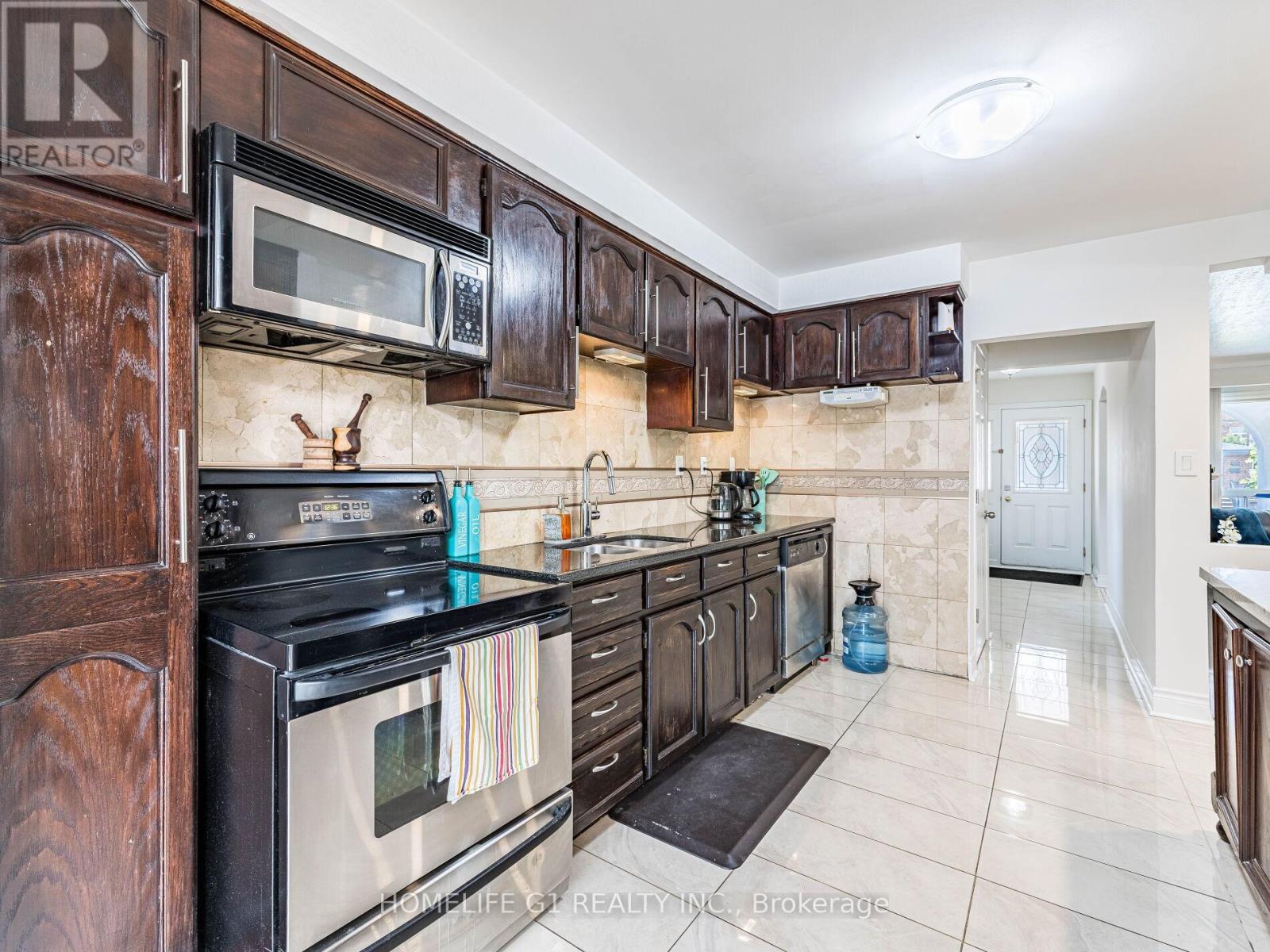 43 Fernando Road, Toronto (Humbermede), Ontario  M9M 2P7 - Photo 20 - W12200450