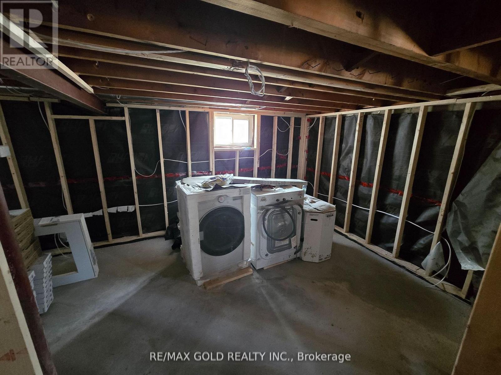 111 Verobeach Boulevard, Toronto, Ontario  M9M 1P8 - Photo 13 - W12200455