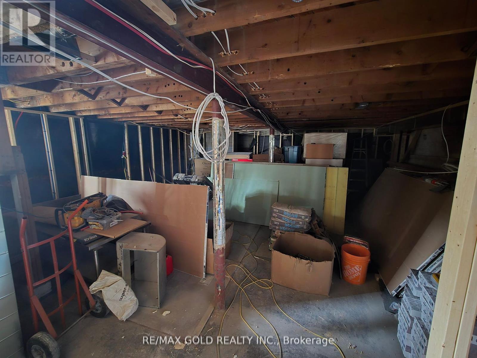 111 Verobeach Boulevard, Toronto, Ontario  M9M 1P8 - Photo 15 - W12200455