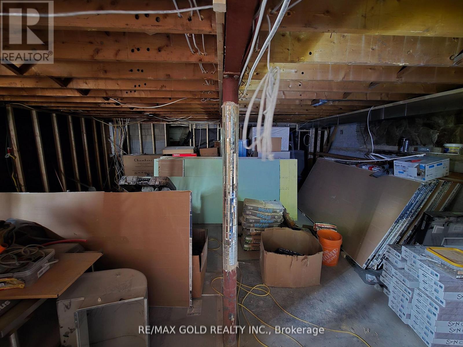 111 Verobeach Boulevard, Toronto, Ontario  M9M 1P8 - Photo 16 - W12200455