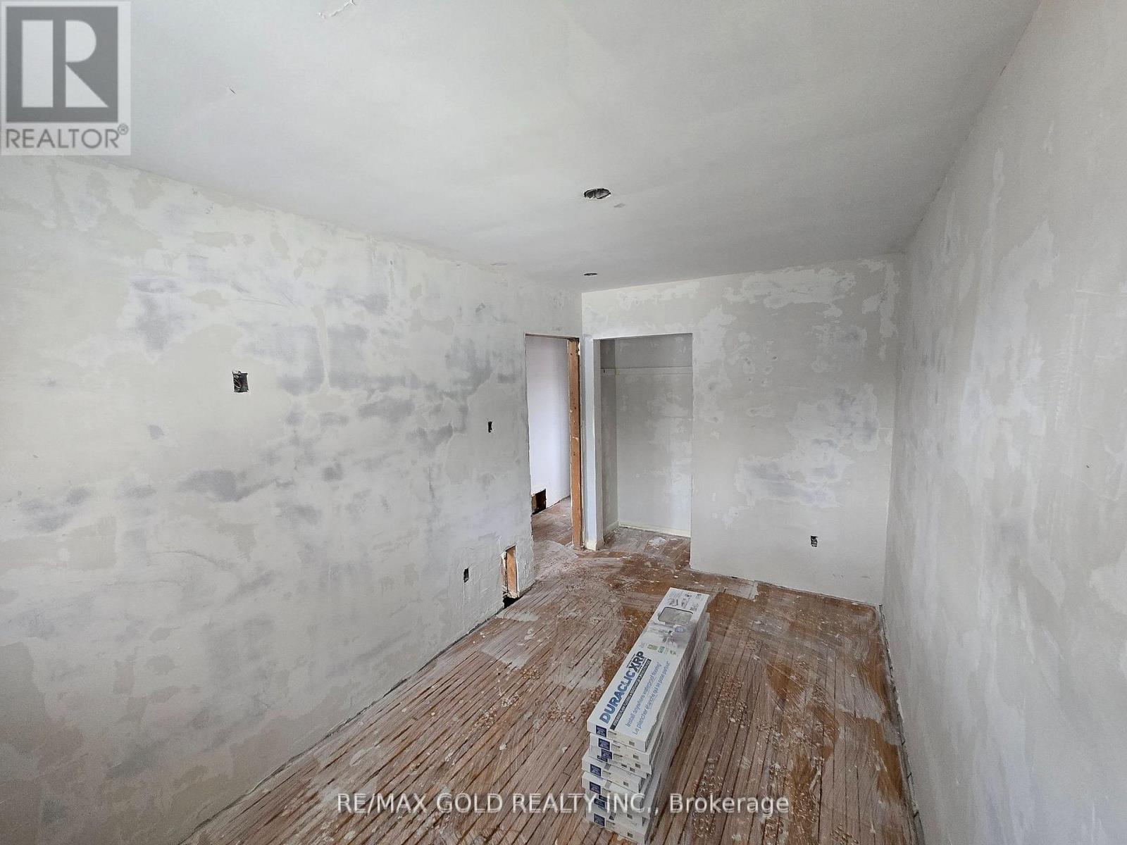 111 Verobeach Boulevard, Toronto, Ontario  M9M 1P8 - Photo 7 - W12200455