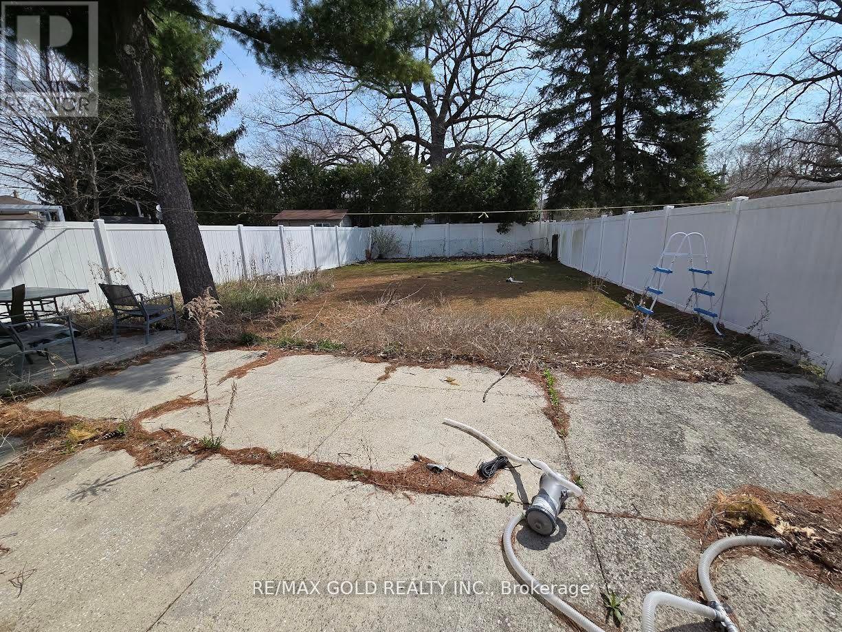 111 Verobeach Boulevard, Toronto (Humbermede), Ontario  M9M 1P8 - Photo 9 - W12200455