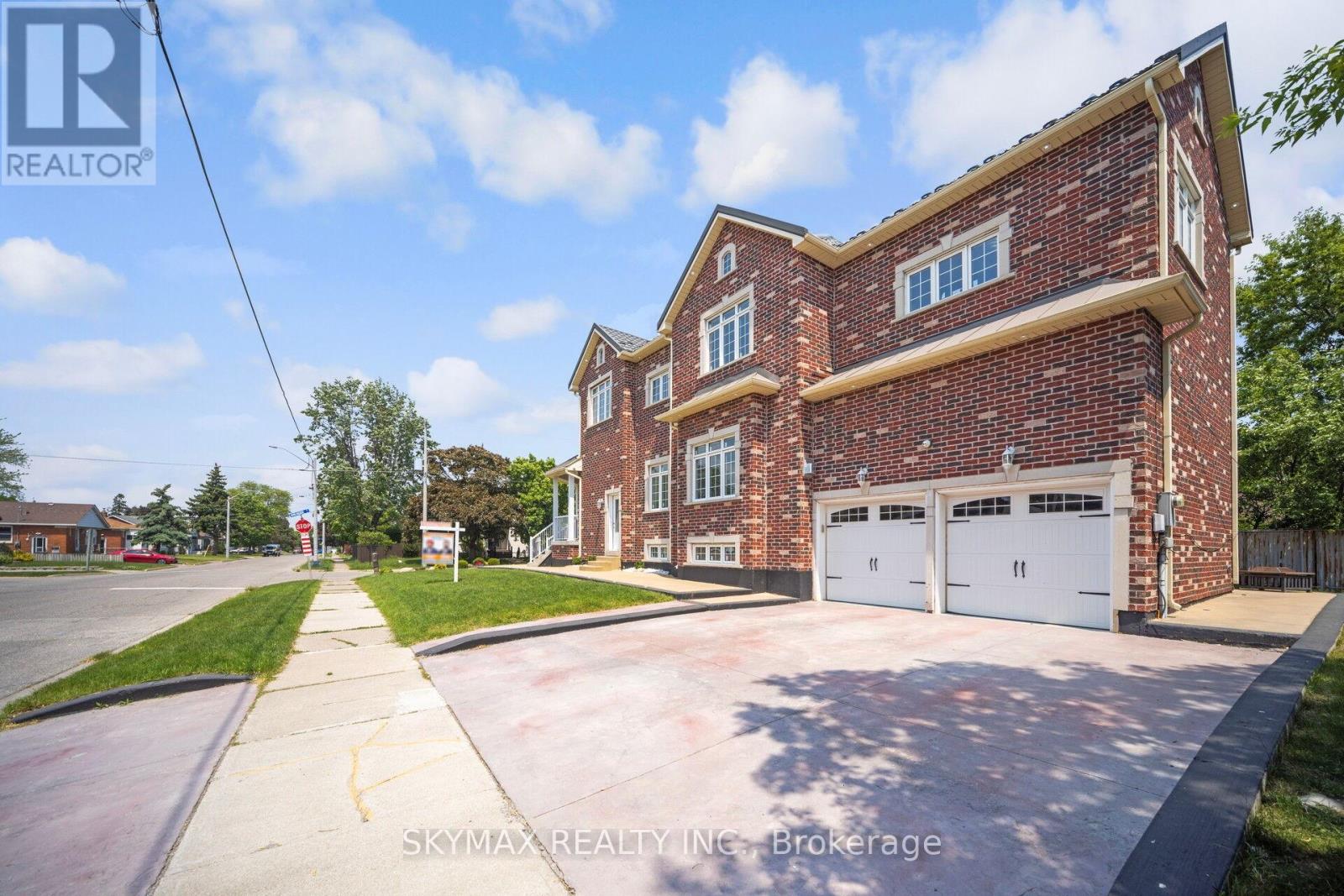 18 Burlington Street, Mississauga (Malton), Ontario  L4T 1B7 - Photo 45 - W12200476