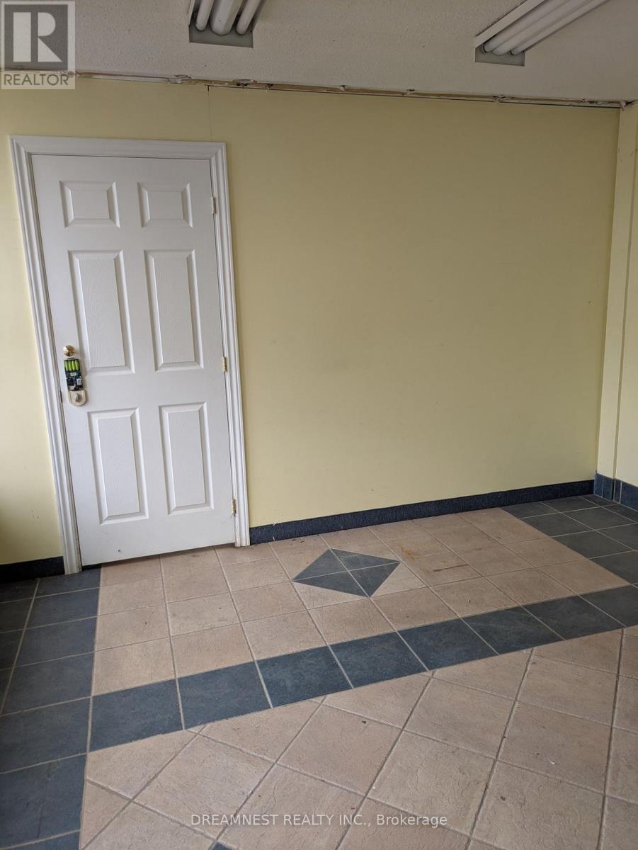 2 - 12 Falconer Drive, Mississauga, Ontario  L5N 3L9 - Photo 2 - W12200480