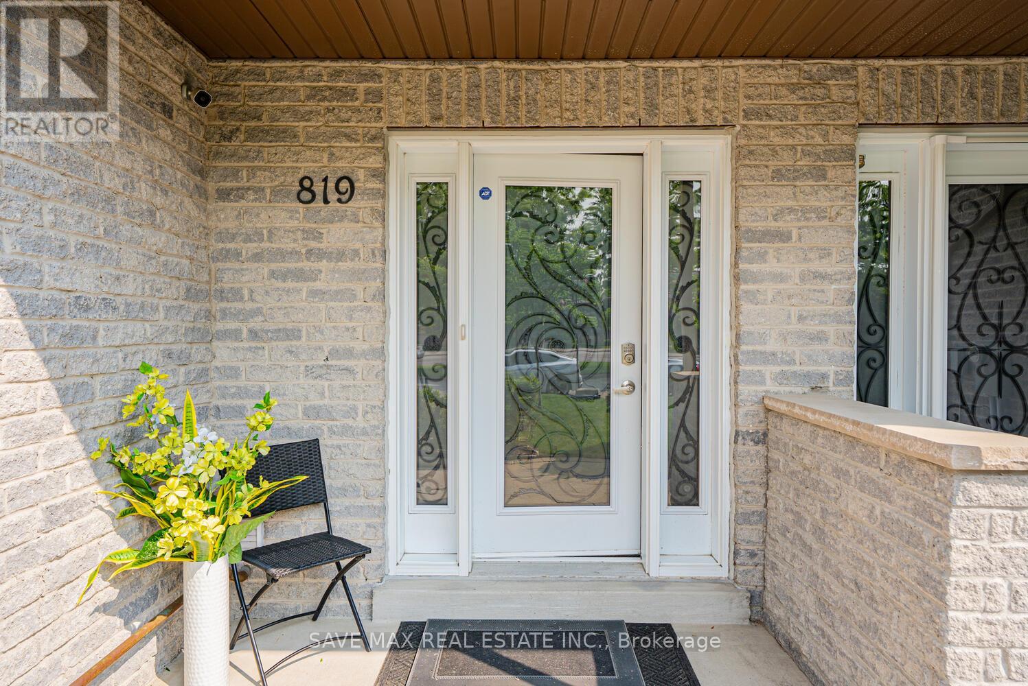 Property at 819 MILLWORKS CRESCENT image 5
