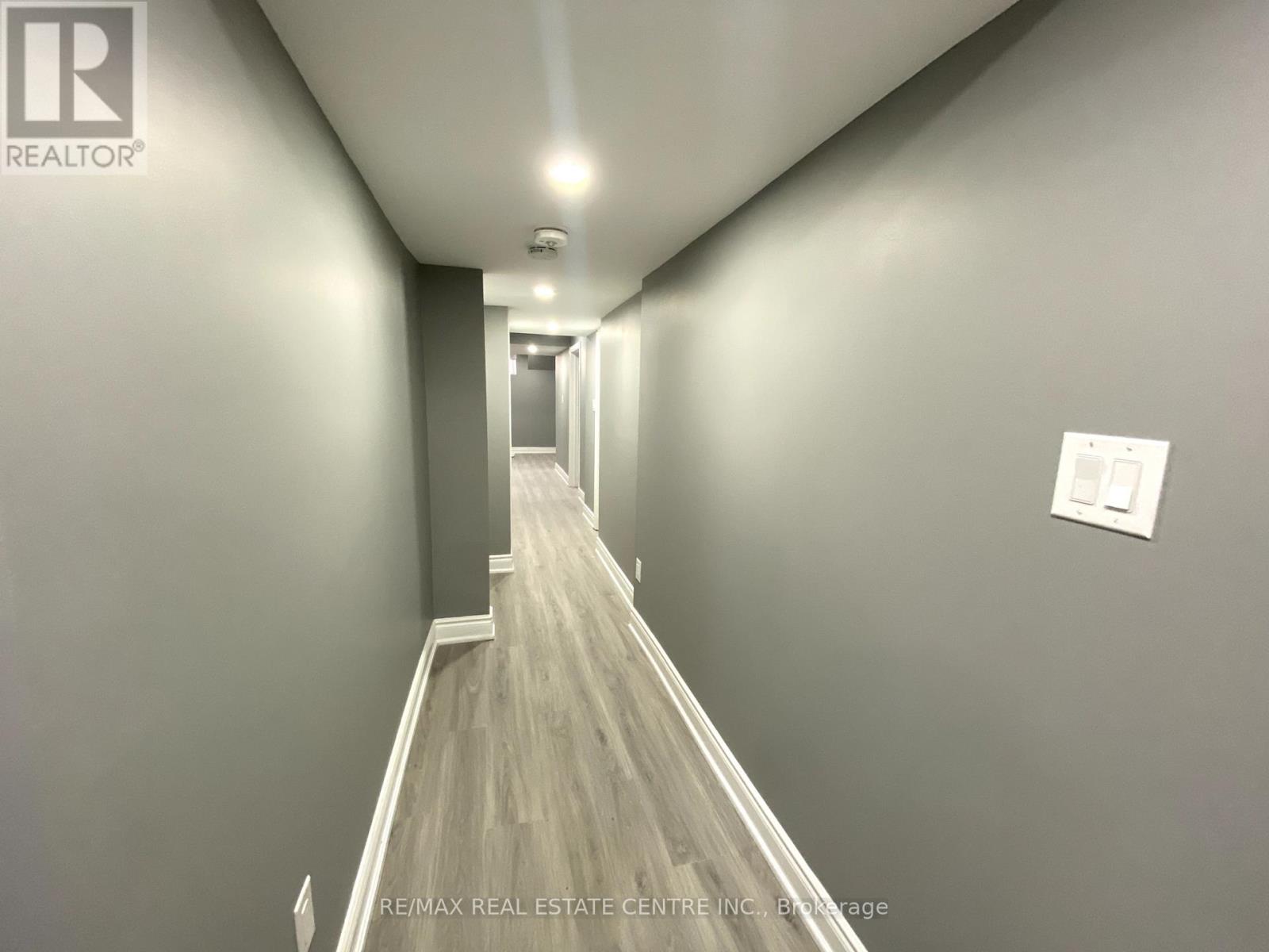 64 Yardley Crescent, Brampton, Ontario  L6X 5L7 - Photo 5 - W12200514