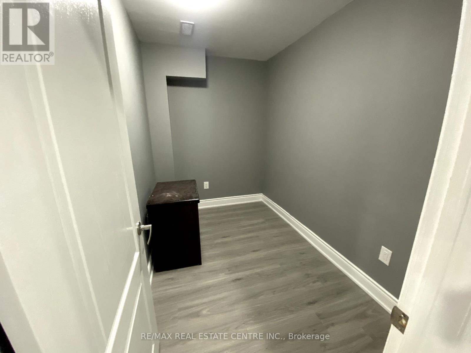 64 Yardley Crescent, Brampton, Ontario  L6X 5L7 - Photo 8 - W12200514