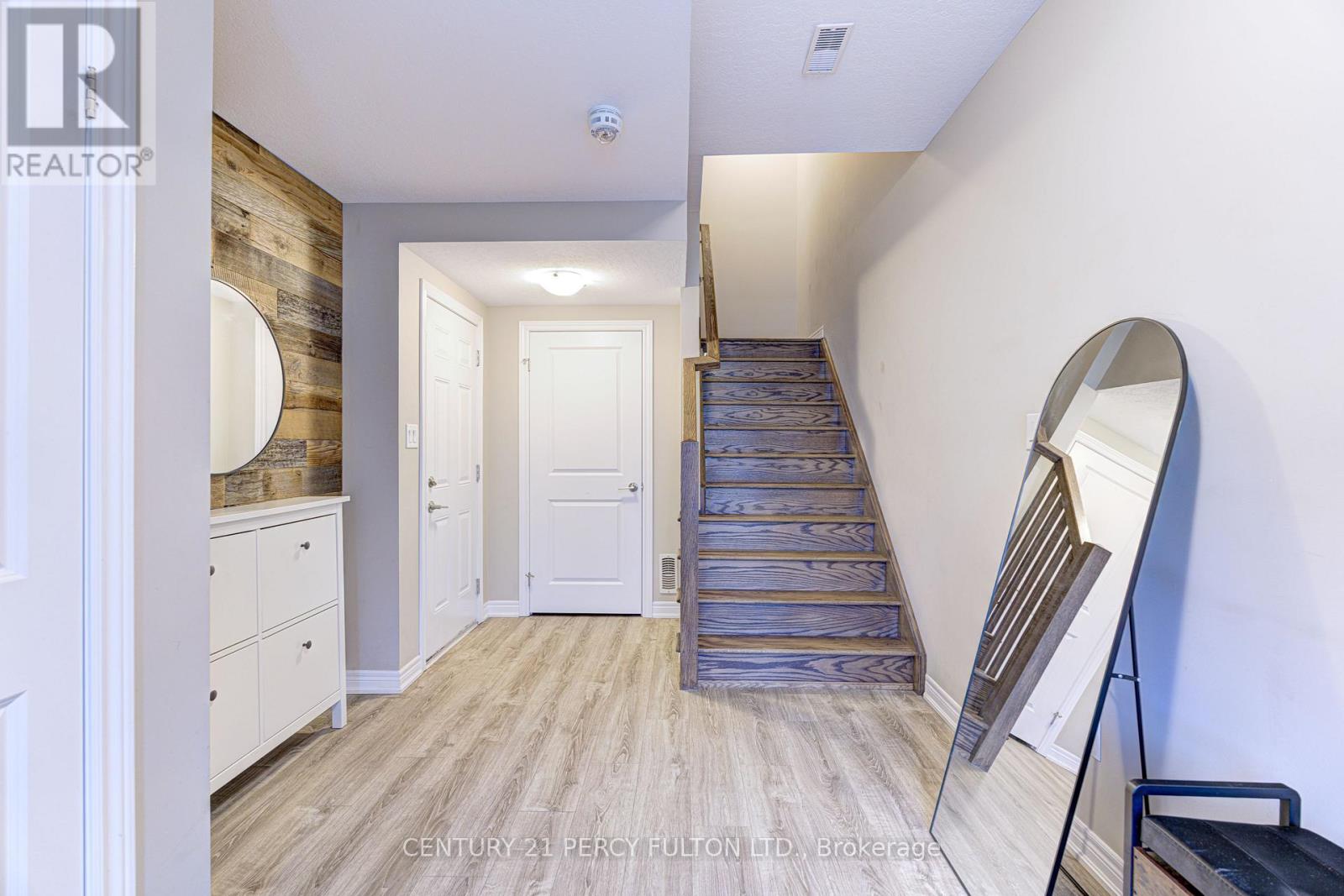 386 Alderwood Common, Oakville, Ontario  L6H 0P8 - Photo 6 - W12200530