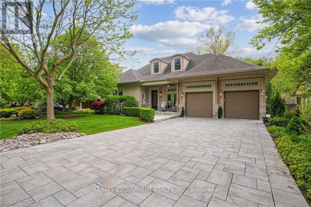 888 Partridge Drive, Burlington, Ontario  L7T 2Z5 - Photo 2 - W12200531