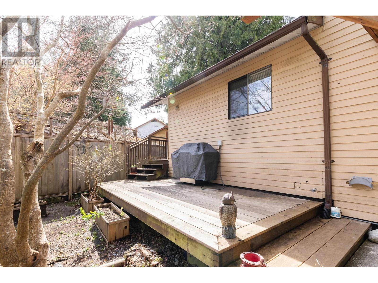 729 Maplewood Lane, Gibsons, British Columbia  V0N 1V8 - Photo 15 - R2990275