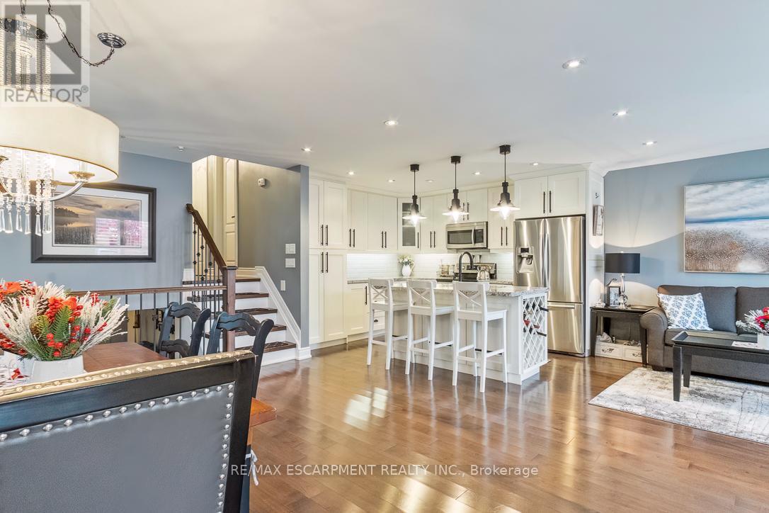 24 Willis Drive, Brampton, Ontario  L6W 1A9 - Photo 6 - W12200568