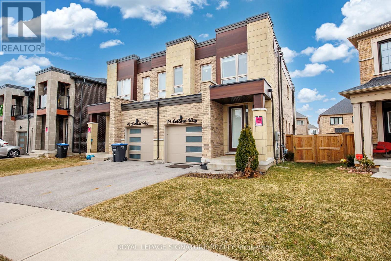 44 Lollard Way, Brampton, Ontario  L6Y 0E4 - Photo 3 - W12200573