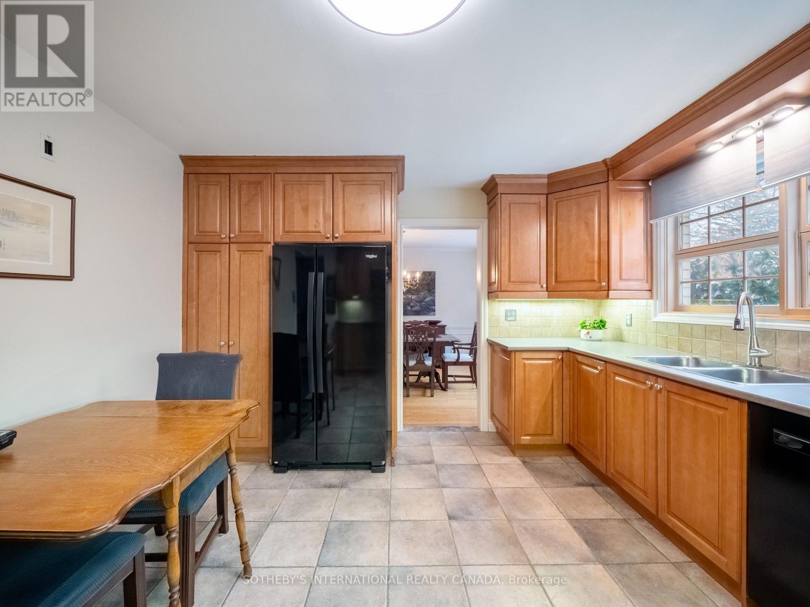 1601 Calumet Place, Mississauga, Ontario  L5J 3B1 - Photo 10 - W12200574
