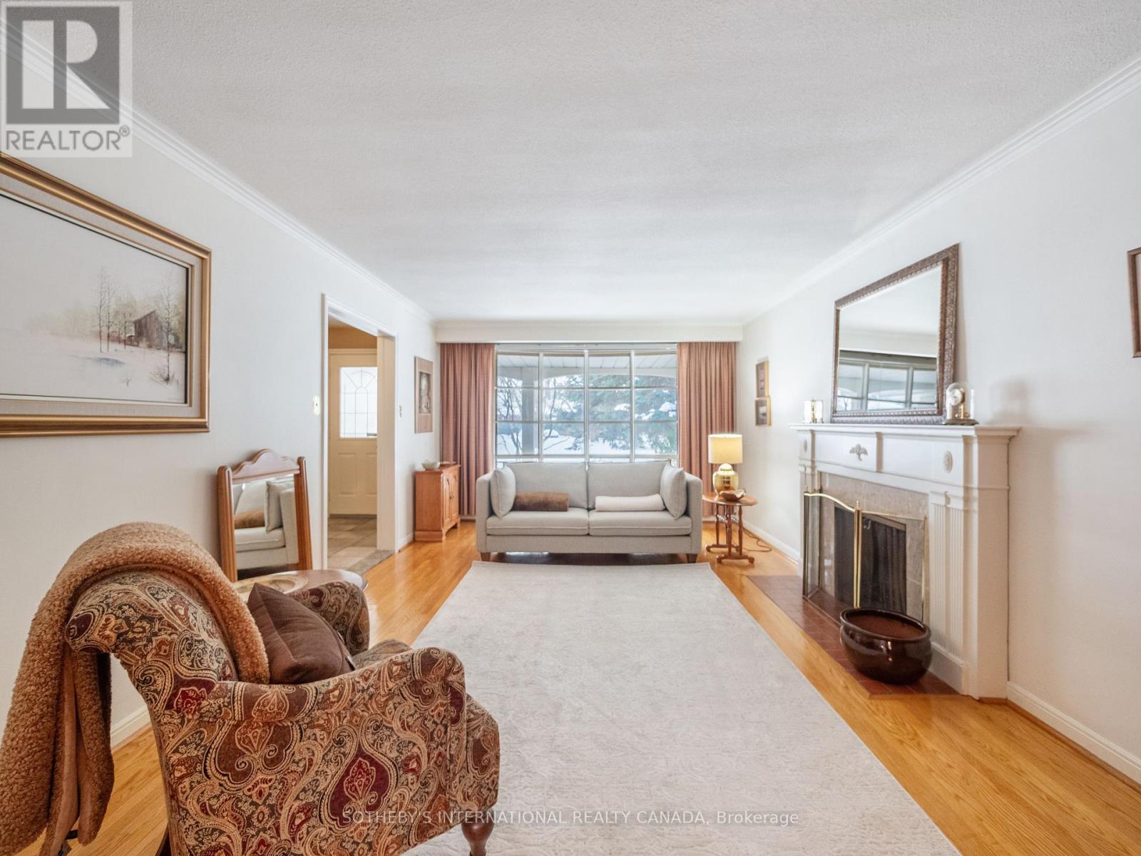 1601 Calumet Place, Mississauga, Ontario  L5J 3B1 - Photo 5 - W12200574