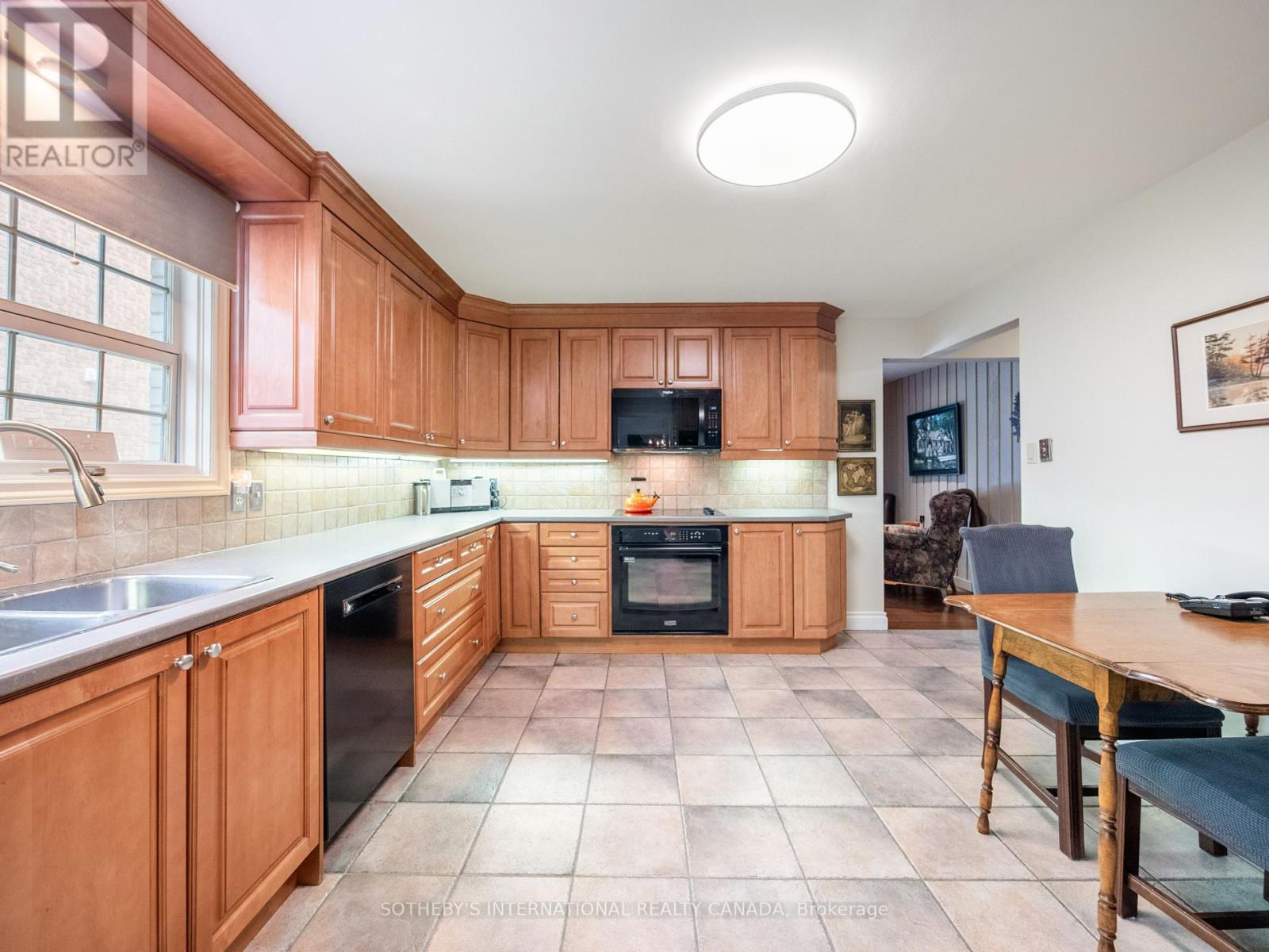 1601 Calumet Place, Mississauga, Ontario  L5J 3B1 - Photo 8 - W12200574