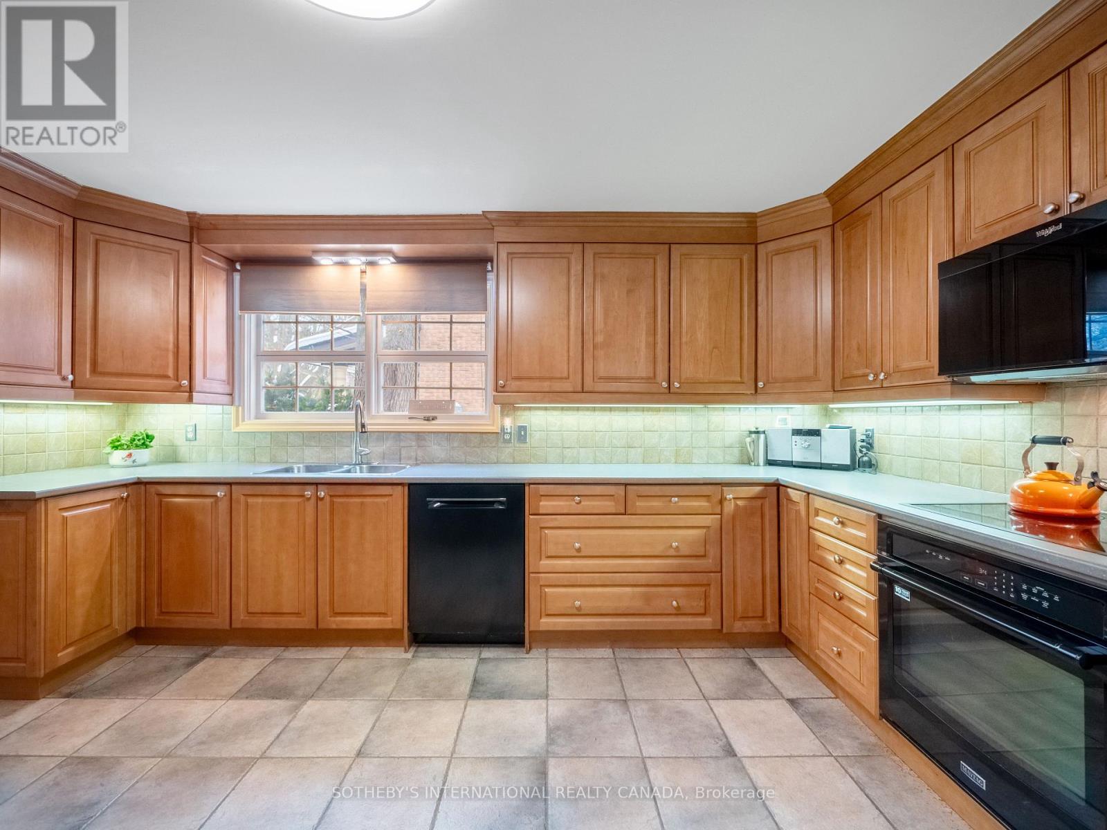 1601 Calumet Place, Mississauga (Lorne Park), Ontario  L5J 3B1 - Photo 9 - W12200574