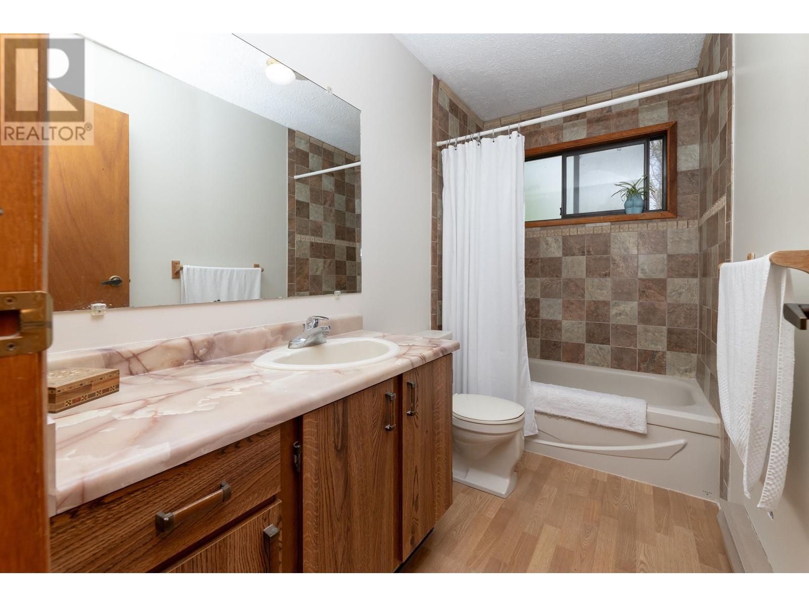 729 Maplewood Lane, Gibsons, British Columbia  V0N 1V8 - Photo 8 - R2990275